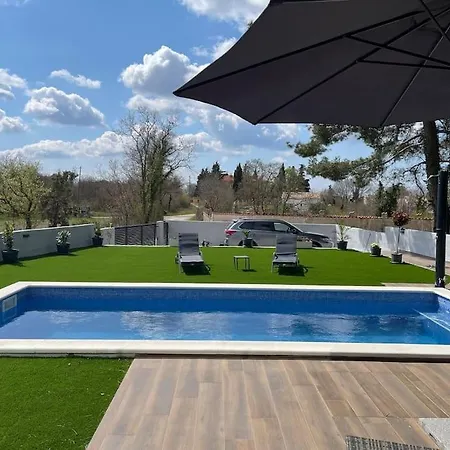 Sara Βίλα Juršići