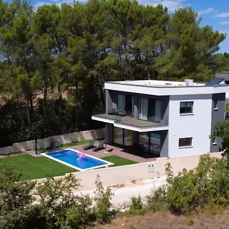 Βίλα Sara Juršići