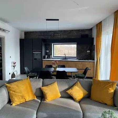 Sara Βίλα Juršići