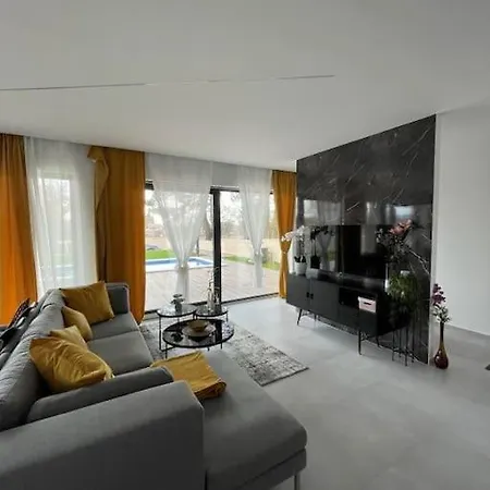 Willa Sara Juršići