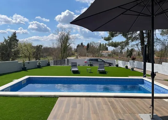 Sara Βίλα Juršići