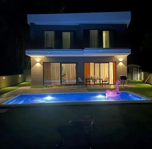 Sara Βίλα Juršići