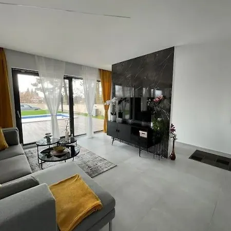 ヴィラ Sara Juršići