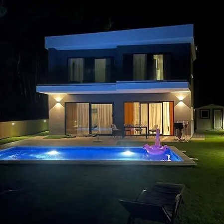 ヴィラ Sara Juršići