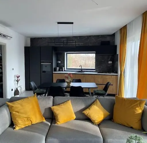 Sara Βίλα Juršići